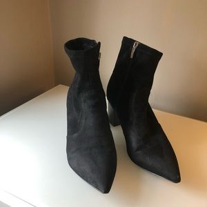 Marc Fisher soft ankle boots size 8.5